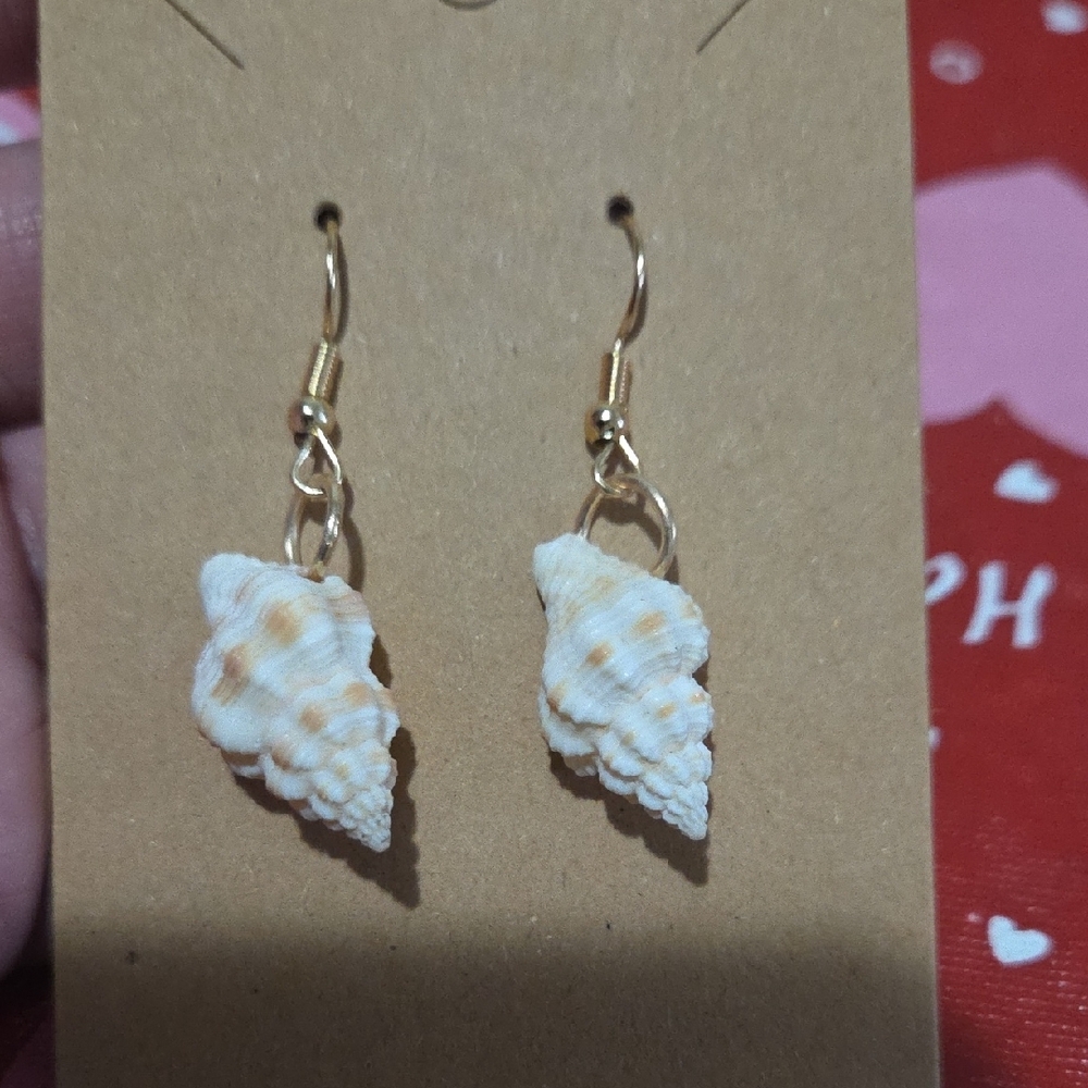 Shell Dangle Earrings